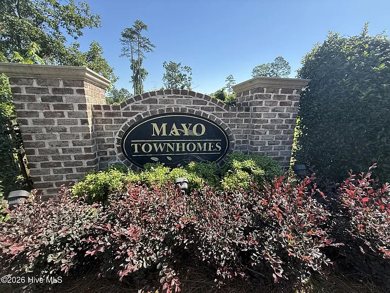 817 Mayo Ln — Photo 2