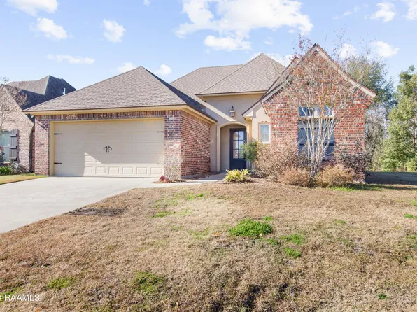 110 Meadowbrook Dr, Broussard, LA 70518