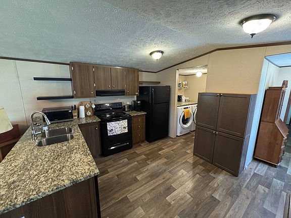 3rd image of 16398 Melissa Dr