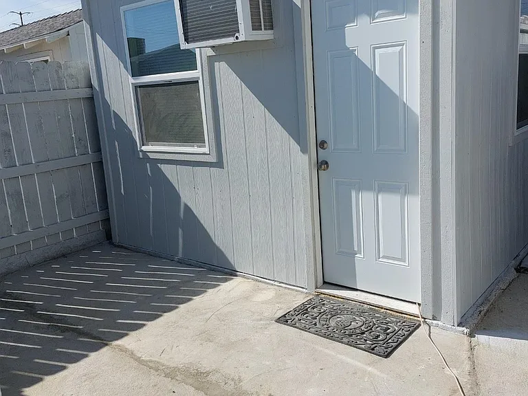 1826 Mentone Blvd #2 — Photo 14