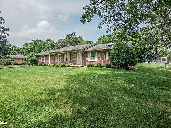 3rd image of 2311 Chesterfield Dr