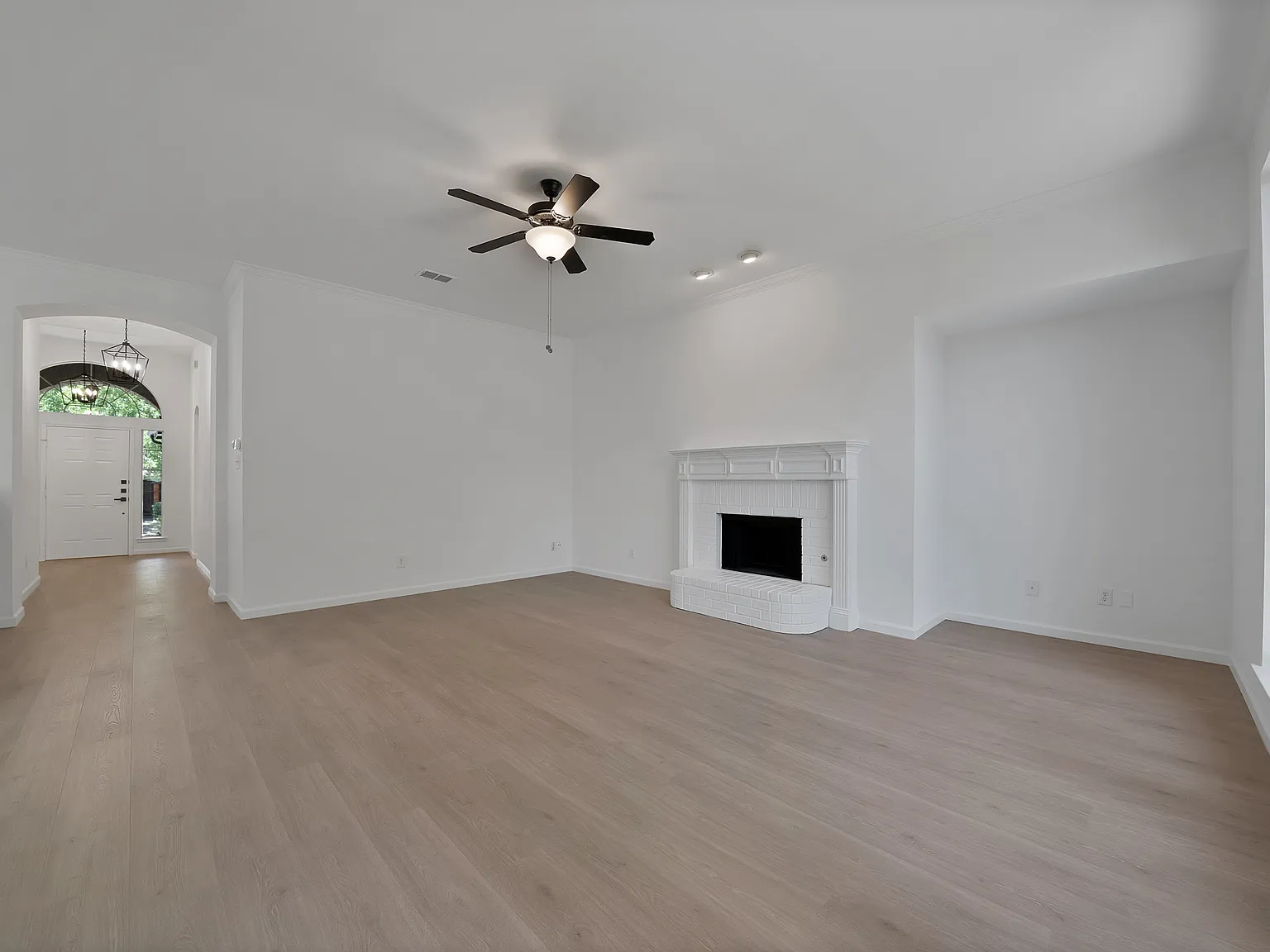 4 bed, 1834 sqft, $3,000 — Photo 3