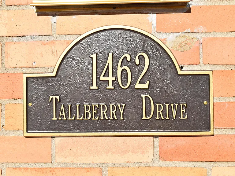 1462 Tallberry Dr — Photo 2