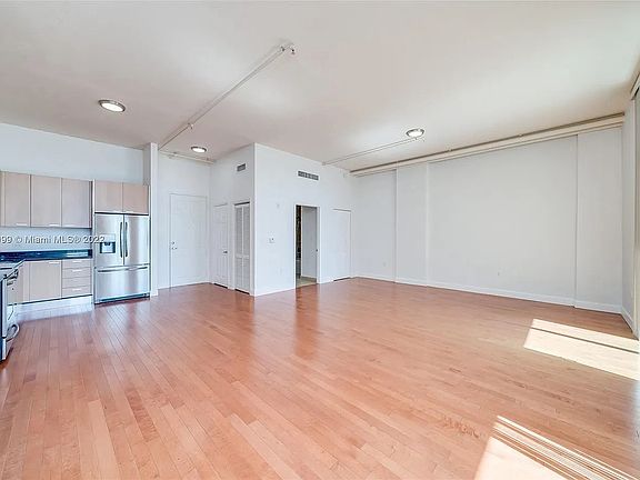 3rd image of 2100 Van Buren St APT 509