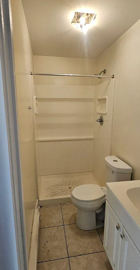 3 bed, 2.0 bath, 2672 sqft, $950 — Photo 1