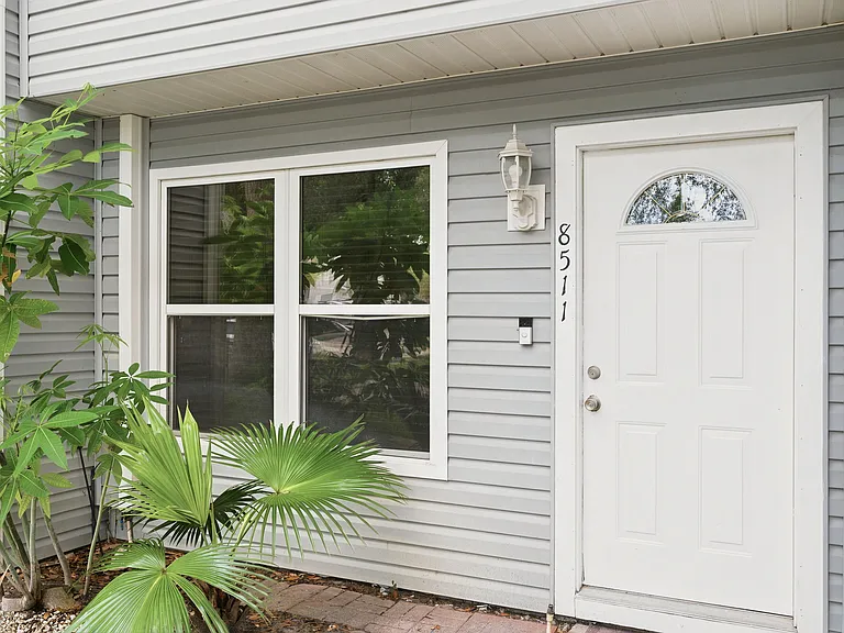 8511 J R Manor Dr — Photo 4