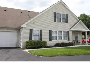 33 Avenrowe Ct, Fairless Hills, PA 19030