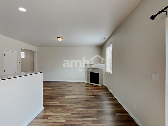 5th image of 2620 Moore Ave