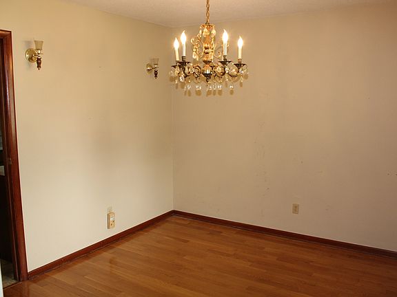 4th image of 907 Glendale Dr