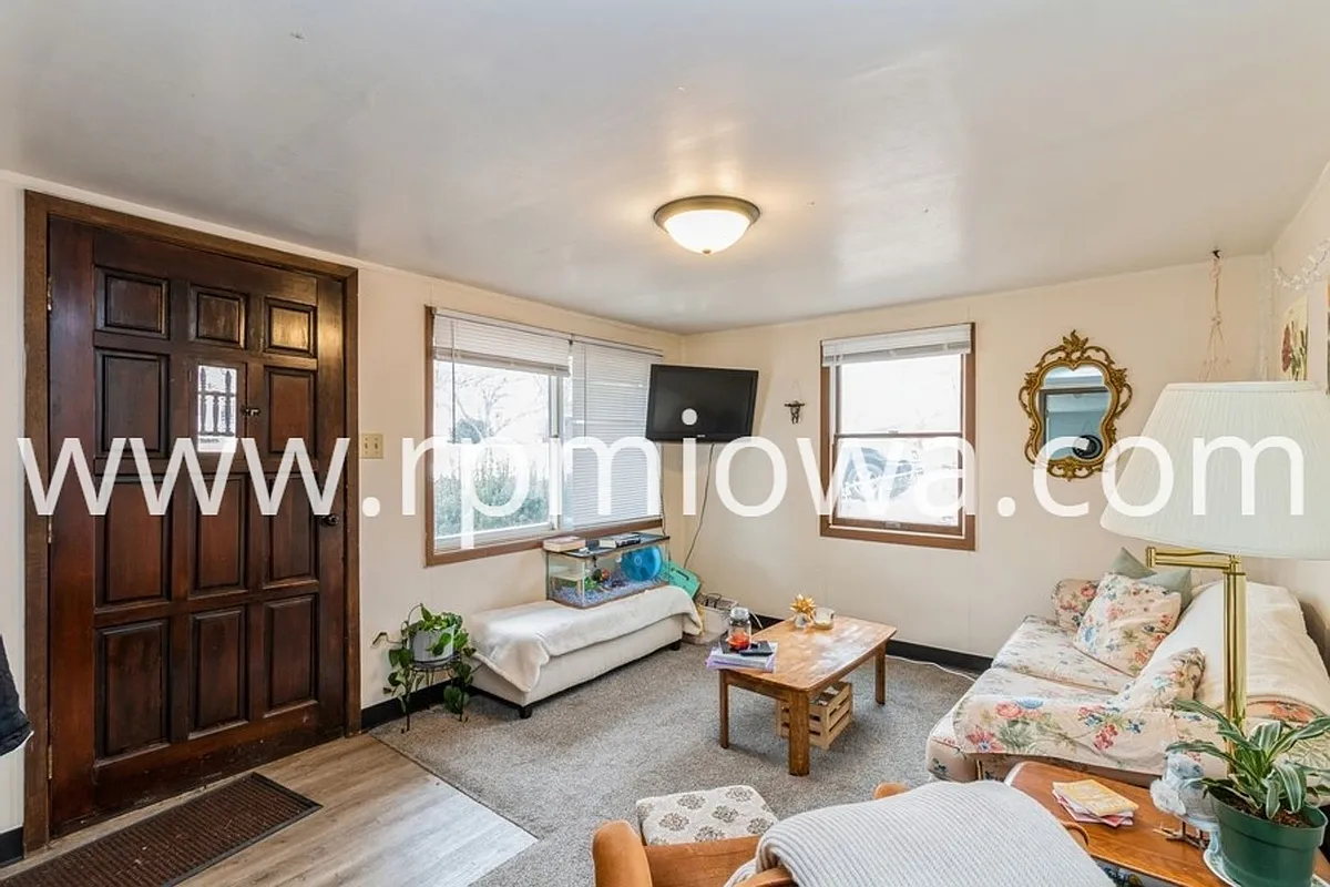 Building Photo - 3309 Tripp St