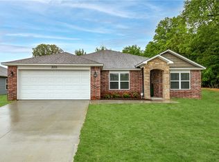 3071 W McLaren Dr, Fayetteville, AR 72704