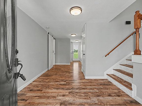 3rd image of 450 John St