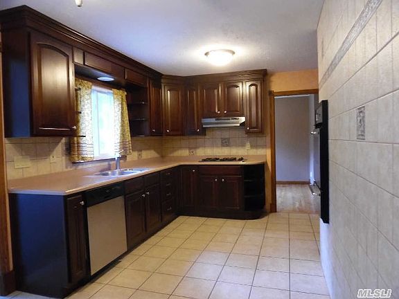 5th image of 10 Daisy Ln