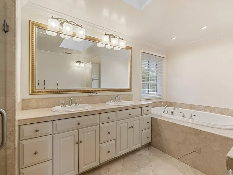 Primary Bath/Spa