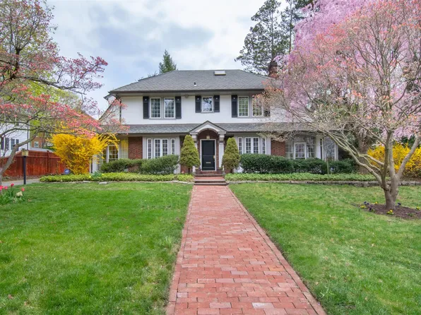 146 Pondfield Road W, Bronxville, NY 10708