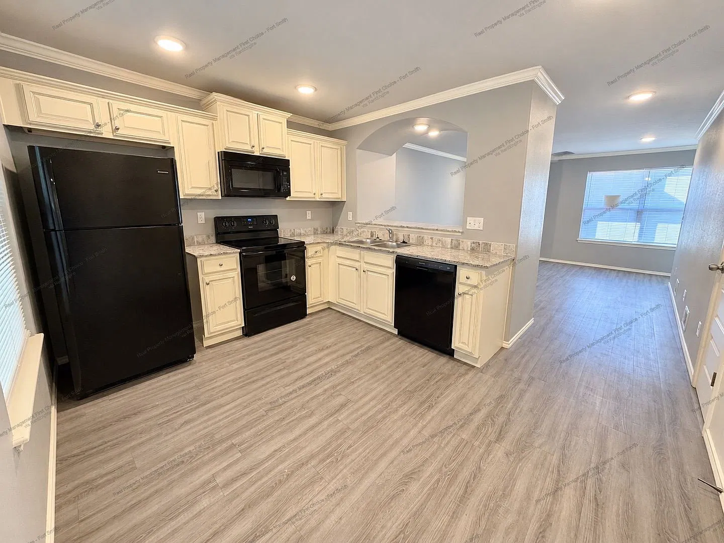 2 bed, 1.5 bath, 948 sqft, $1,095 — Photo 4