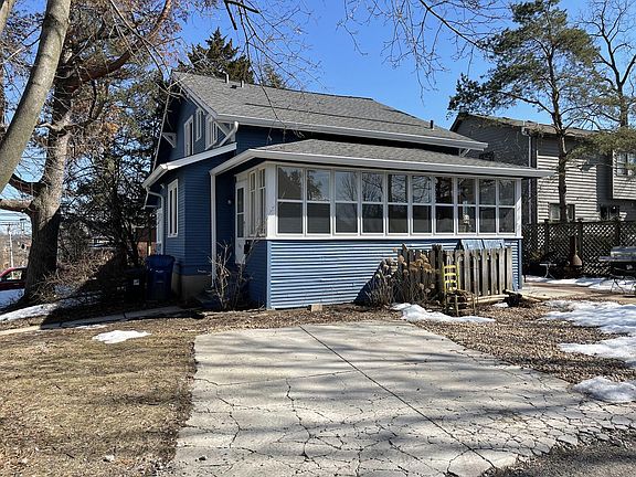 2nd image of 605 Cedar St