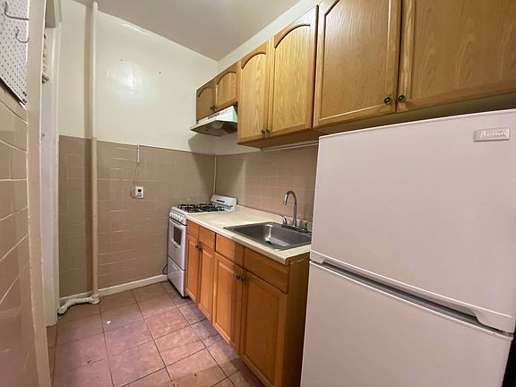 2nd image of 19 W 106th St APT 2B