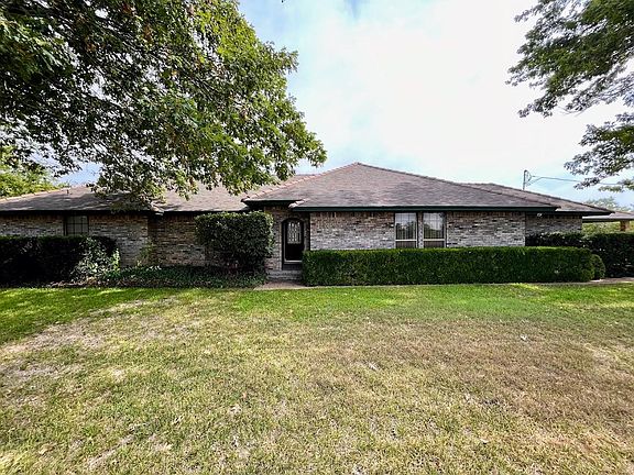 2nd image of 203 E Fm Road 1187