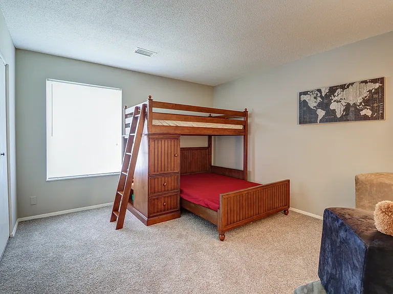 Diamond Valley Apartments — Photo 11
