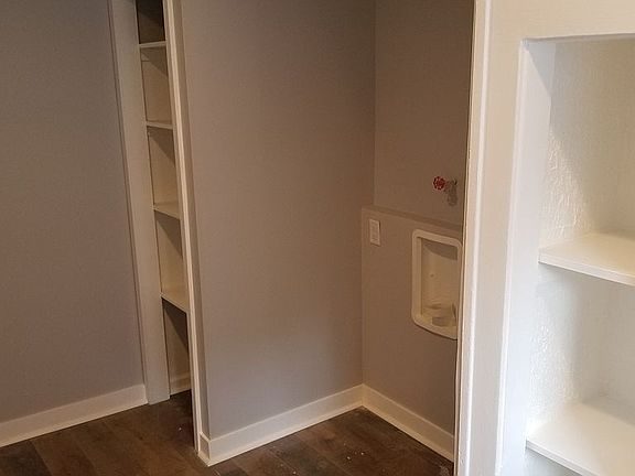 3rd image of 3290 Altamont Ave