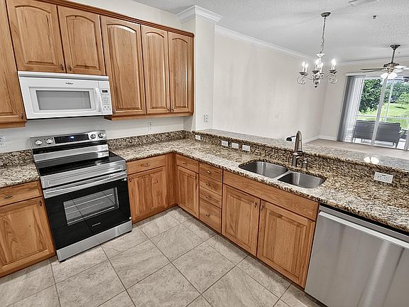 5th image of 75 Riverview Bnd S Unit 1614