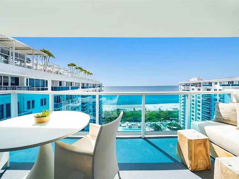 102 24th St #Penthouse 1718 — Photo 2