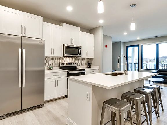 2nd image of 4500 E 3rd St #1B-1Ba-757Sqft