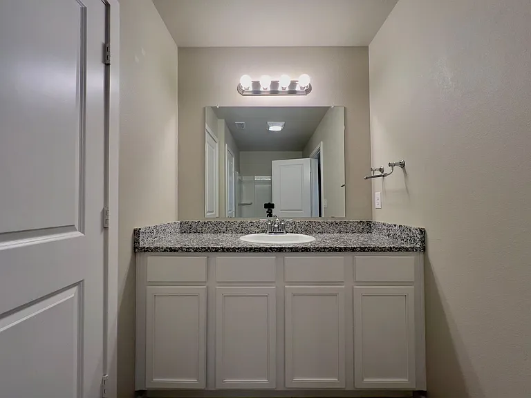 2118 N Avenue K #B — Photo 13