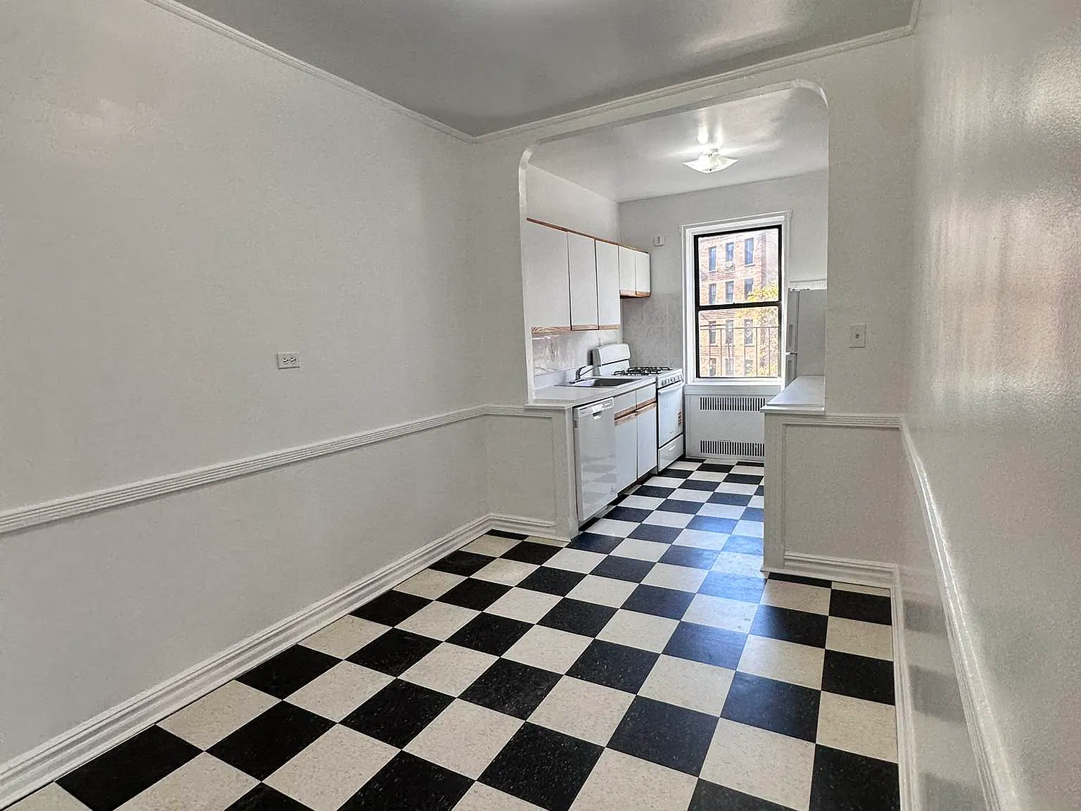150 Corbin Place — Photo 2