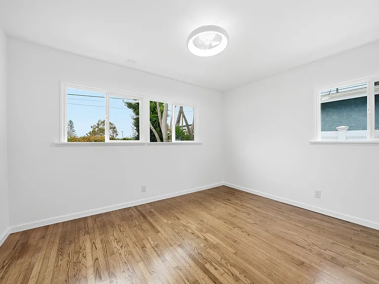 1326 Gates Ave — Photo 14