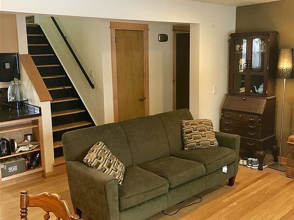 3rd image of 338 E Bank St