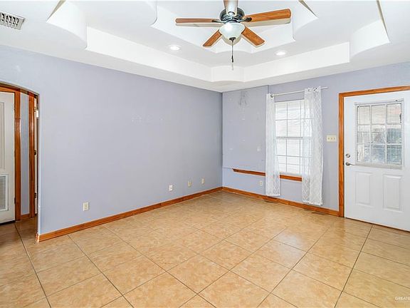 3rd image of 609 S Moorefield Rd