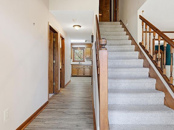 3rd image of 306 Pinnacle Ct