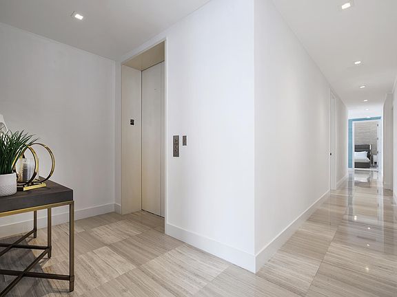 4th image of 16901 Collins Ave #2501