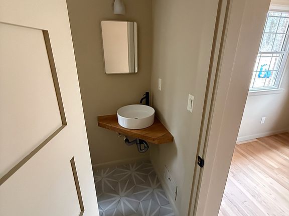 2nd image of 16 Governors Ct