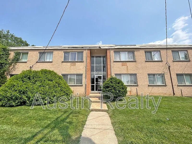 9011 Olive Blvd #1D