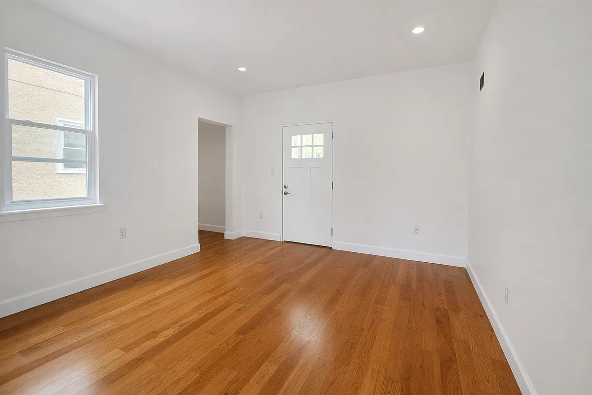 Building Photo - 14 Chapman St #1