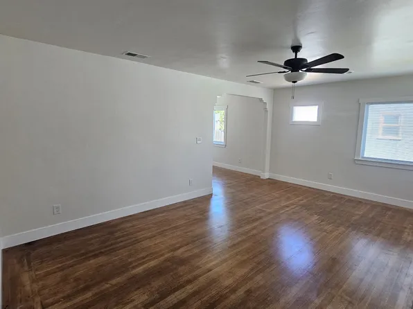 5261 G St, Sacramento, CA 95819