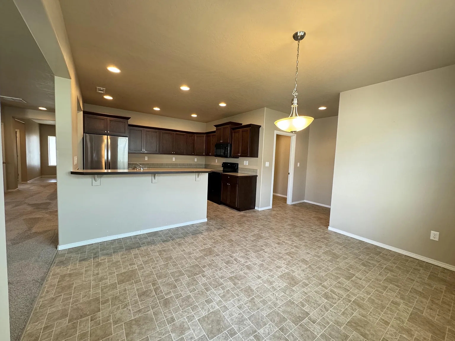 4 bed, 2968 sqft, $3,195 — Photo 2