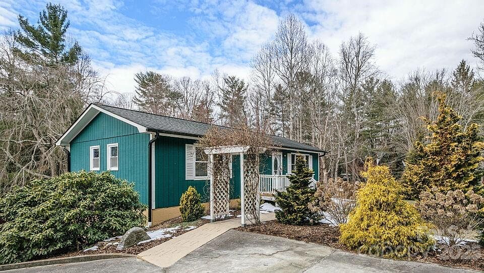 1st image of 520 Corbly Dr