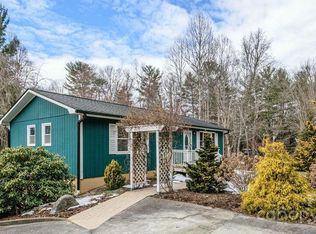 520 Corbly Dr, Hendersonville, NC 28739