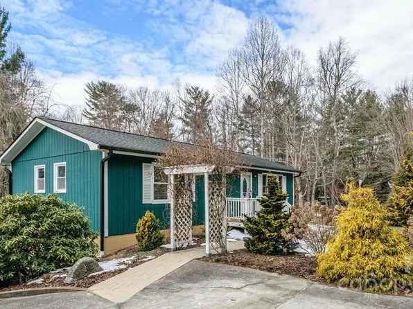 520 Corbly Dr, Hendersonville, NC 28739