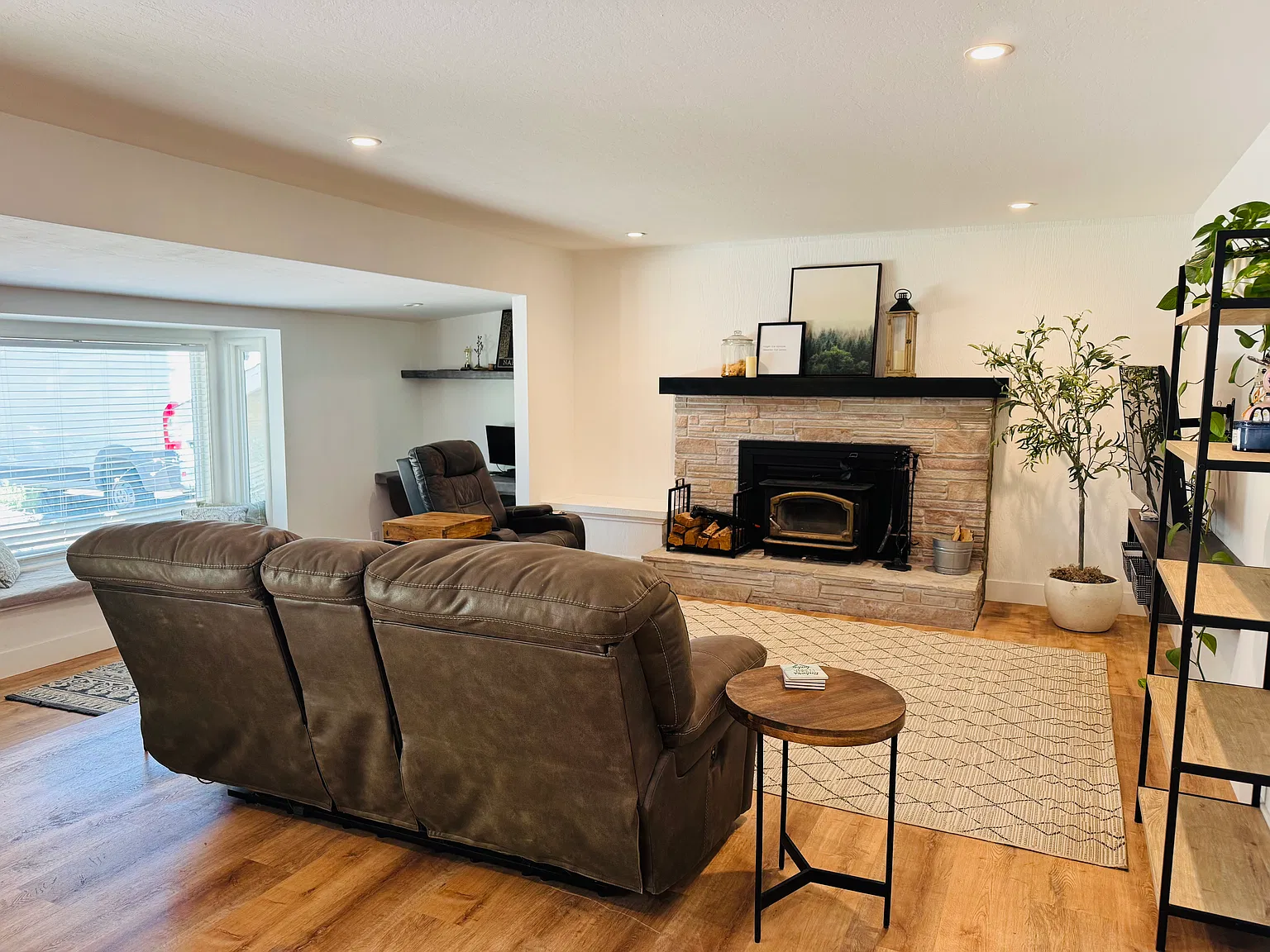 3 bed, 1346 sqft, $3,800 — Photo 4