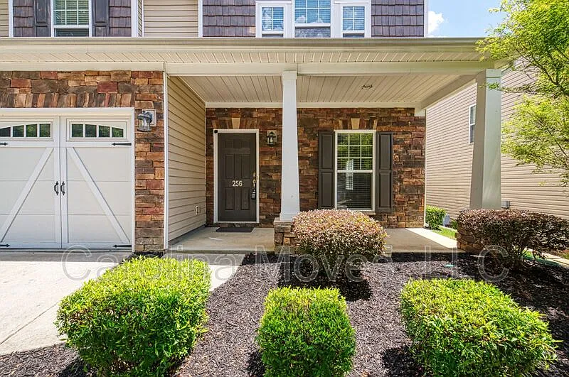 4 bed, 2.5 bath, 2520 sqft, $2,695 — Photo 2