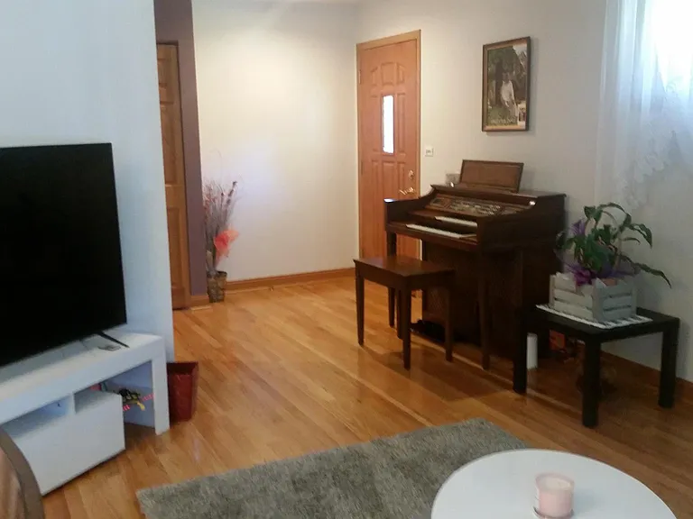 590 Clayton Ln — Photo 5