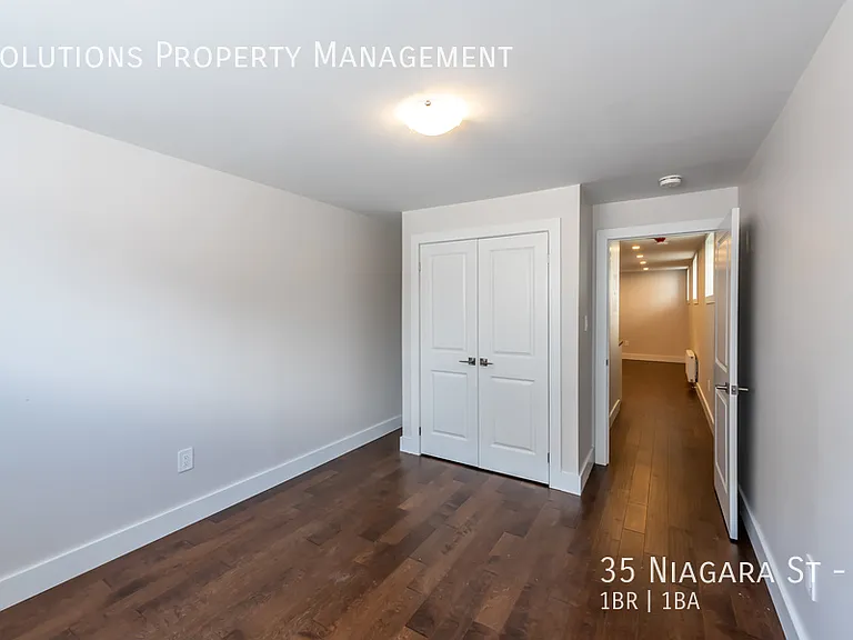 35 Niagara St #8 — Photo 5