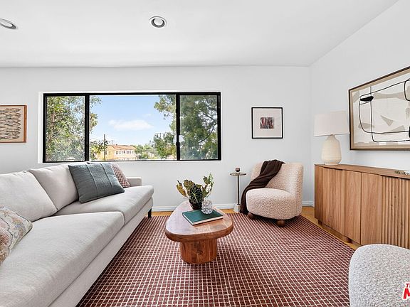 4th image of 1930 N Vermont Ave APT 204