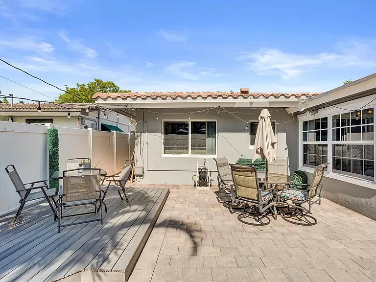 1036 NE 9th Ave — Photo 31