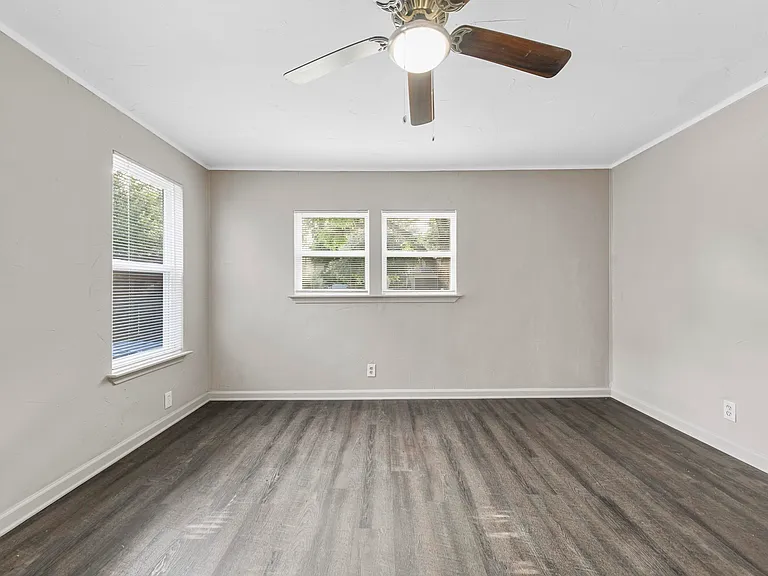 2717 Townsend Dr — Photo 17